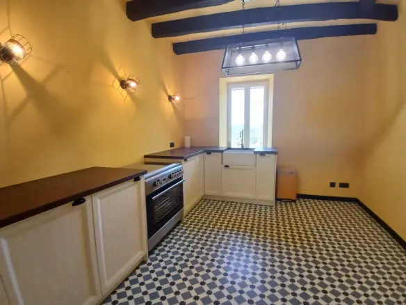 3-bedroom Country House In Jumilhac-le-grand, France (110 M²)