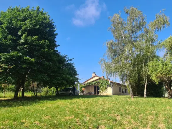 Stone Cottage Of 80 M² With Hamlet Location In Aubeterre Sur Dronne