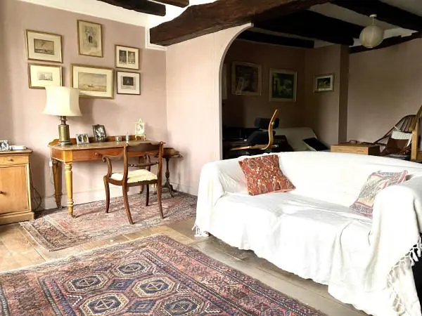 Character 4-bedroom Property Of 200 M² With Garden, Folly In Confolens