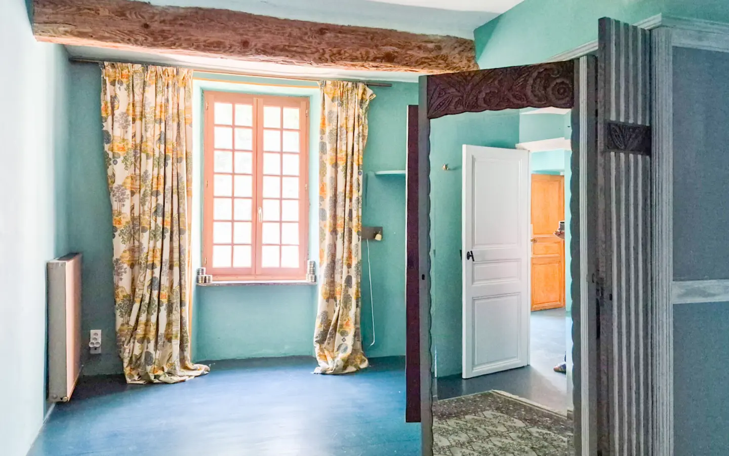6-bedroom Village House In Trausse, France (260 M²)