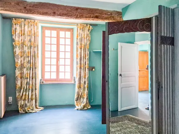 6-bedroom Village House In Trausse, France (260 M²)