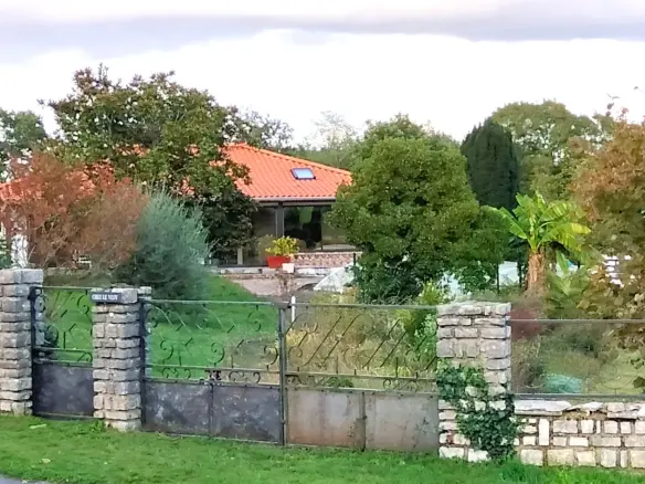 4-bedroom House In Val-de-bonnieure, France (170 M²)