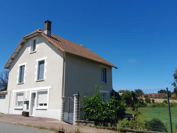 House Of 3 Beds With Solar Panels, Possibility Of B&b In Dordogne