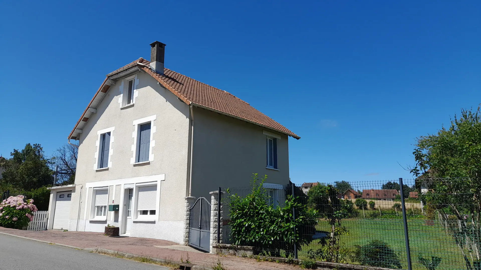 3-bedroom Village House In Saint-priest-les-fougeres, France (114 M²)