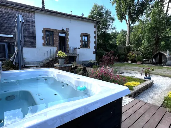 2-bedroom House In Saint-junien, France (173 M²)