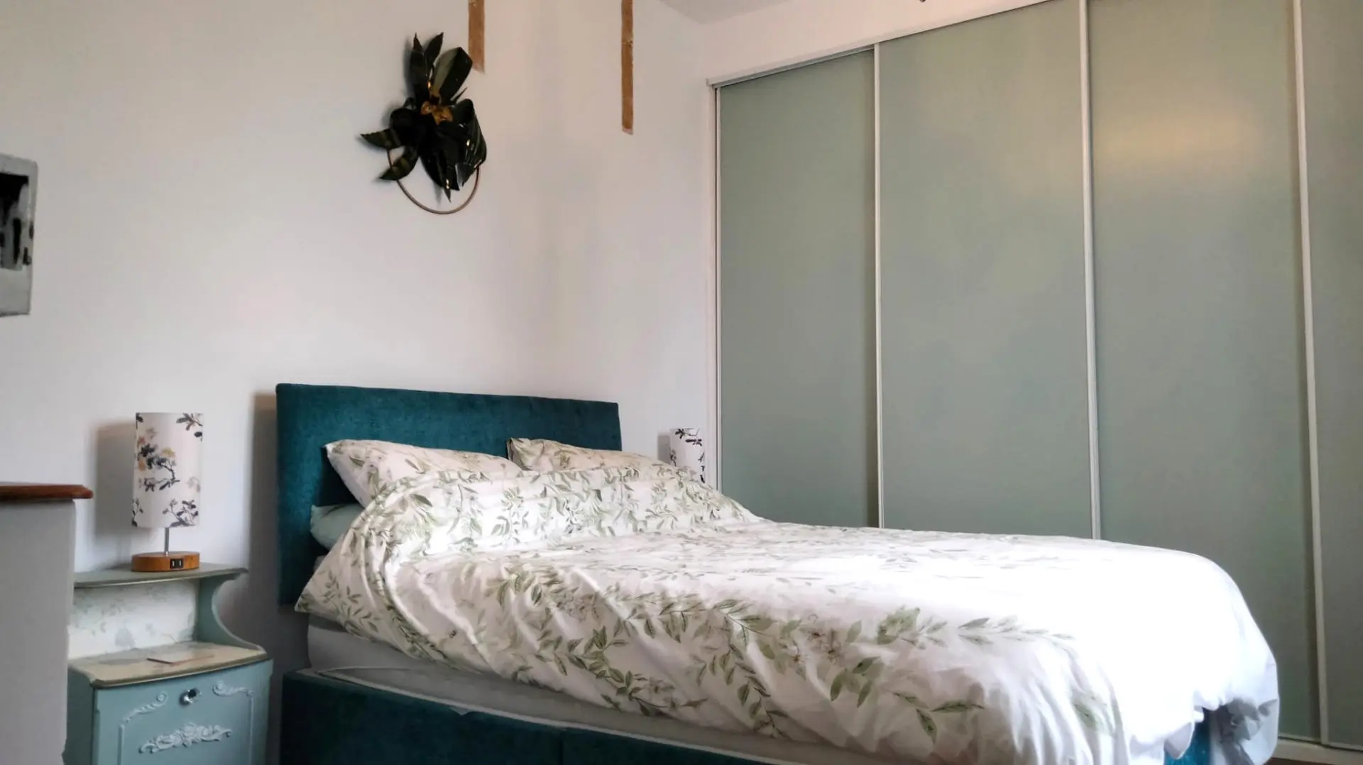 3-bedroom Village House In Lorigne, France (161 M²)
