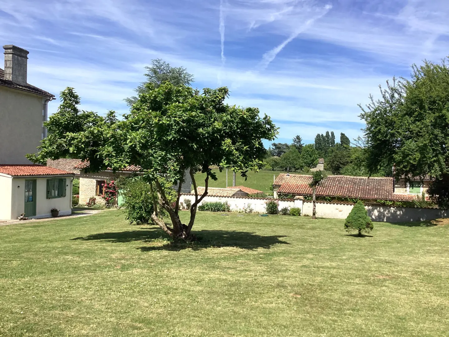 3-bedroom Village House In Lorigne, France (161 M²)
