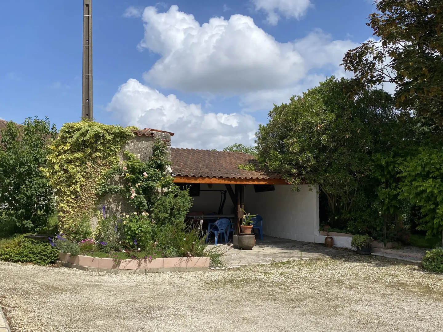 Country Property Of 190 M² With Views Near Chalais