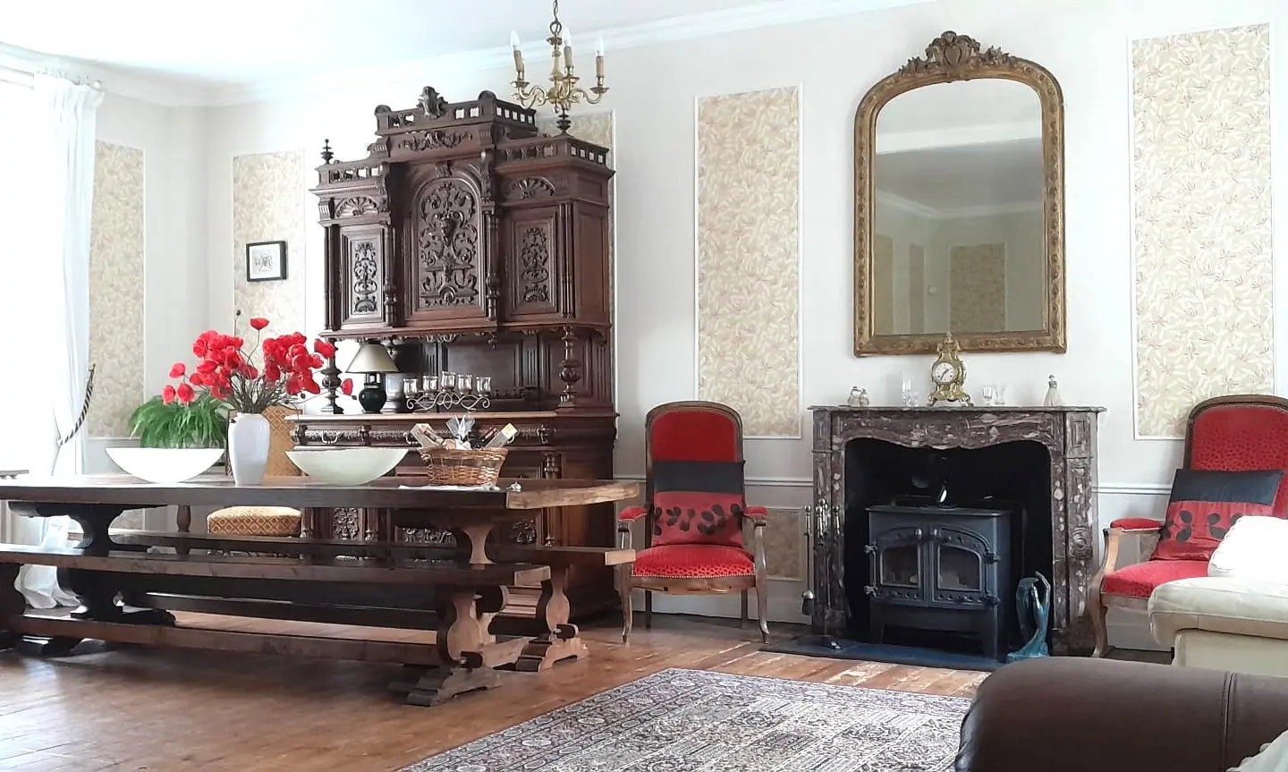 6-bedroom Country House In Condac, France (242 M²)