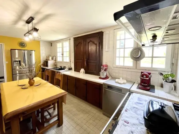 Historic Estate 15th Century, Revenue Potential, Guest Cottages, Outbuildings, 2.8 Ha