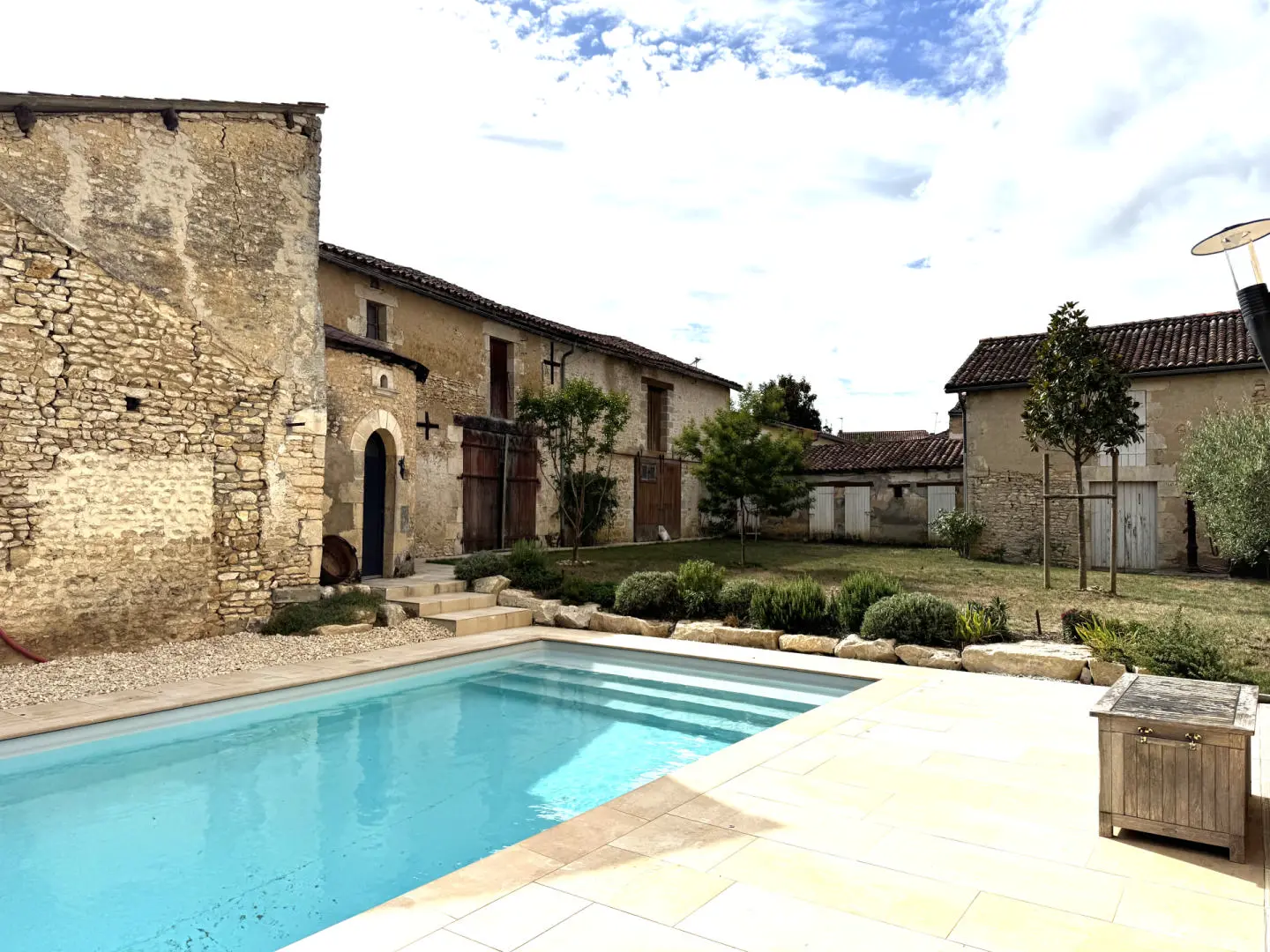 7-bedroom Maison De Maitre In Usson-du-poitou, France (287 M²)