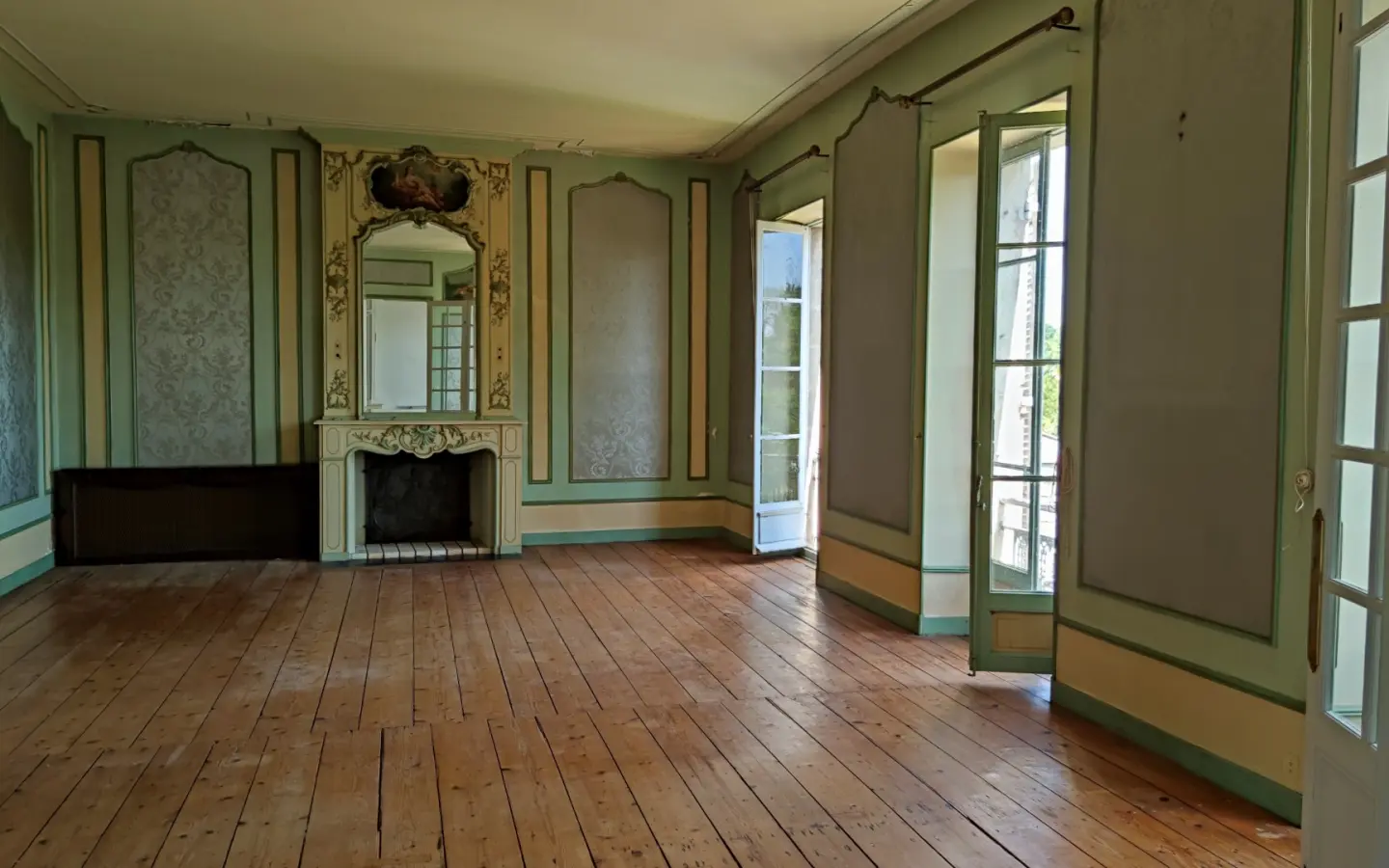 Maison De Maitre Of 7 Bedrooms With Garden, Garage, And River View In Saintes