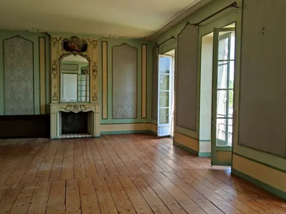 Maison De Maitre Of 7 Bedrooms With Garden, Garage, And River View In Saintes
