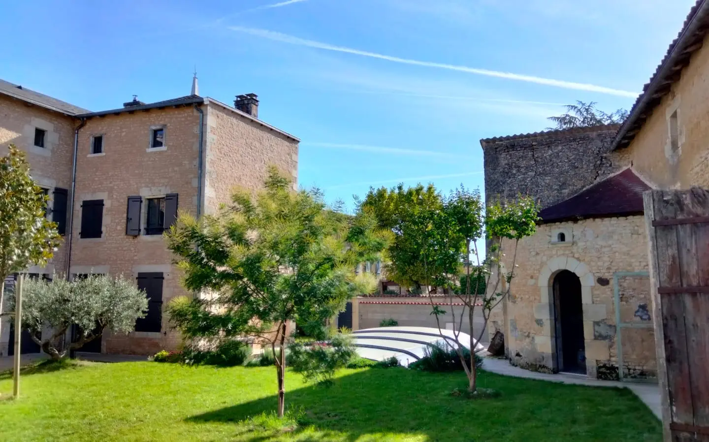 7-bedroom Maison De Maitre In Usson-du-poitou, France (287 M²)