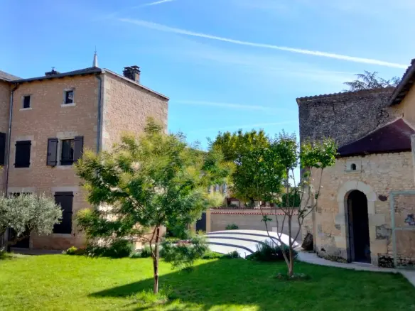 7-bedroom Maison De Maitre In Usson-du-poitou, France (287 M²)