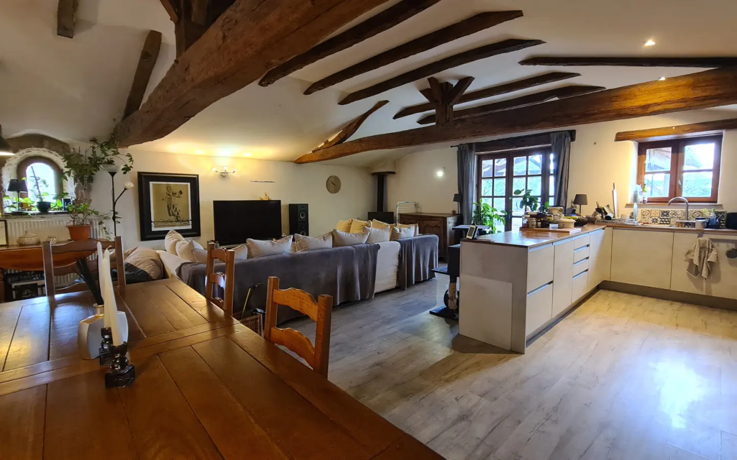 7-bedroom House In Saint-romain, France (198 M²)