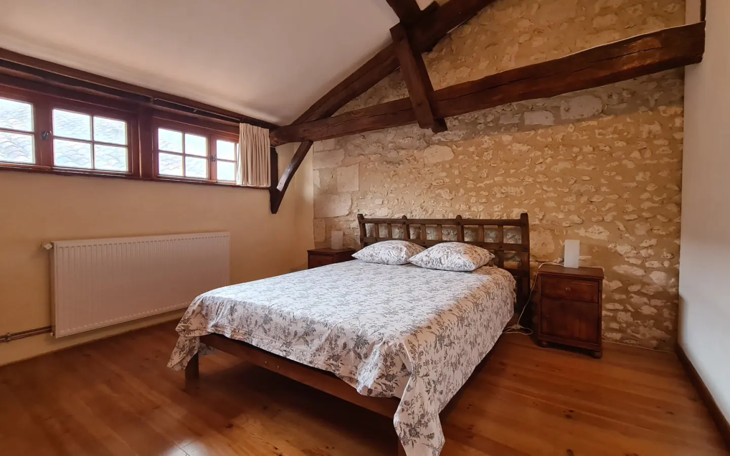7-bedroom House In Saint-romain, France (198 M²)
