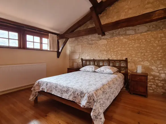 7-bedroom House In Saint-romain, France (198 M²)