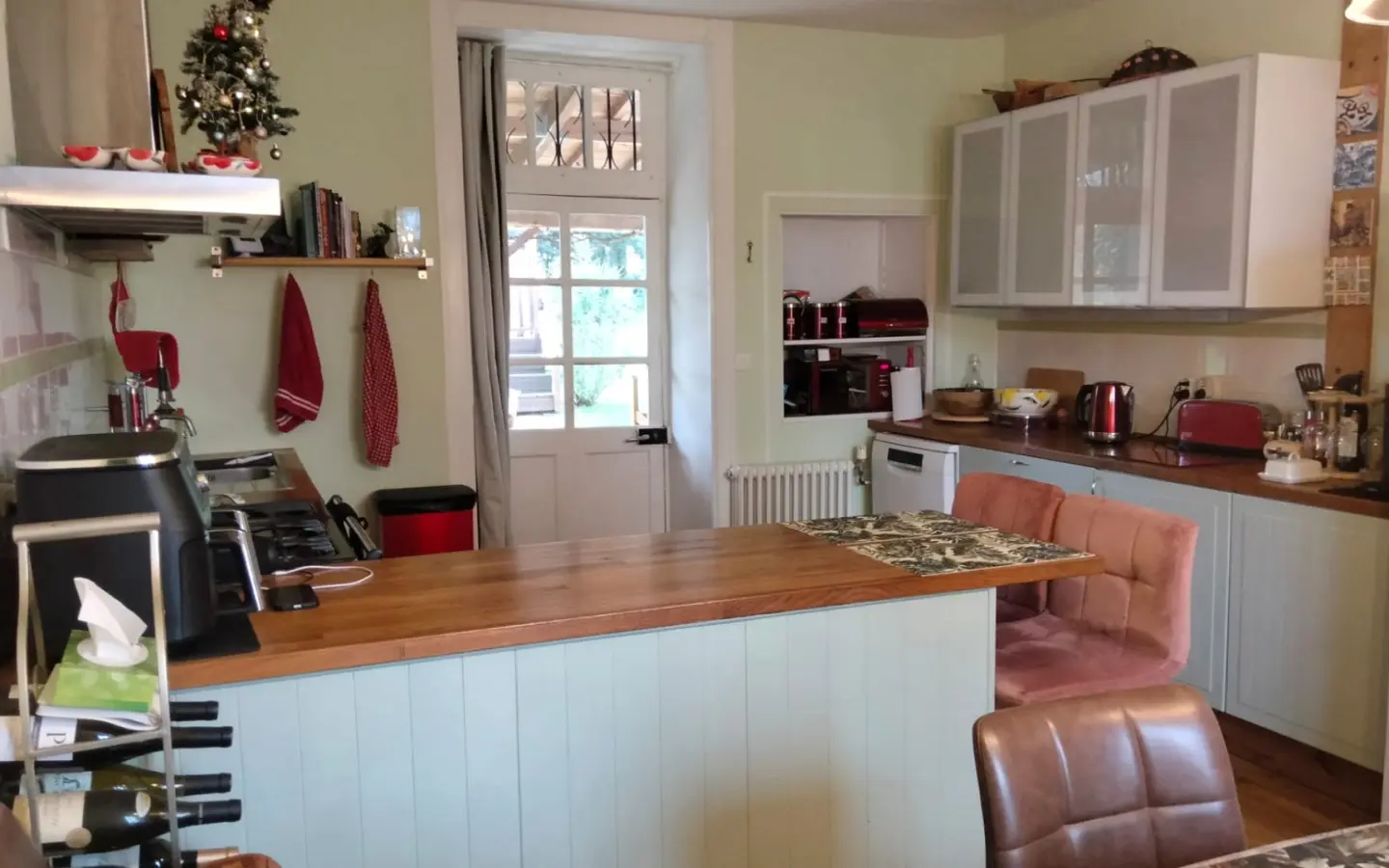 3-bedroom Village House In Lorigne, France (161 M²)