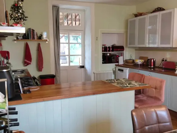 3-bedroom Village House In Lorigne, France (161 M²)