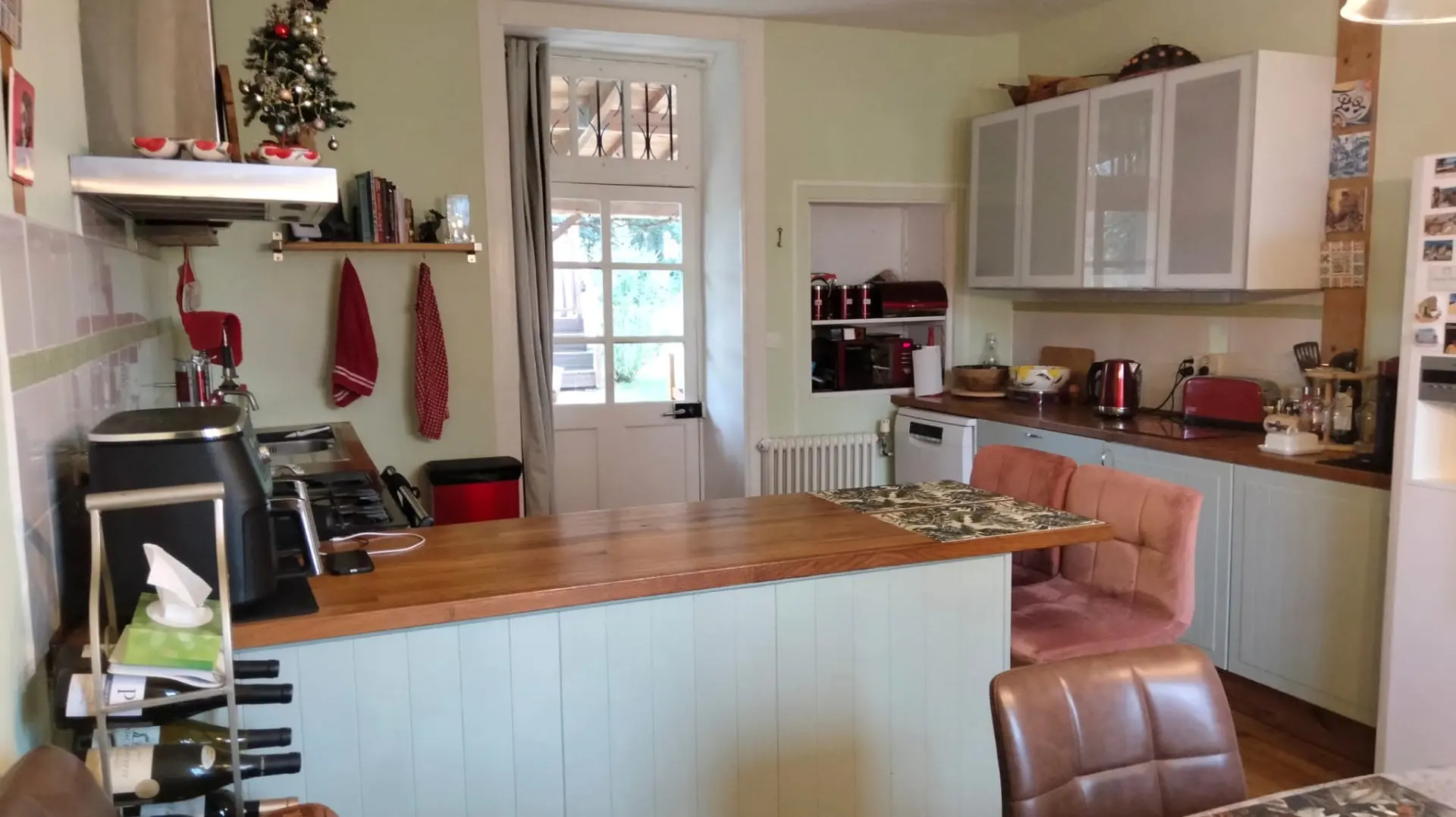 3-bedroom Village House In Lorigne, France (161 M²)