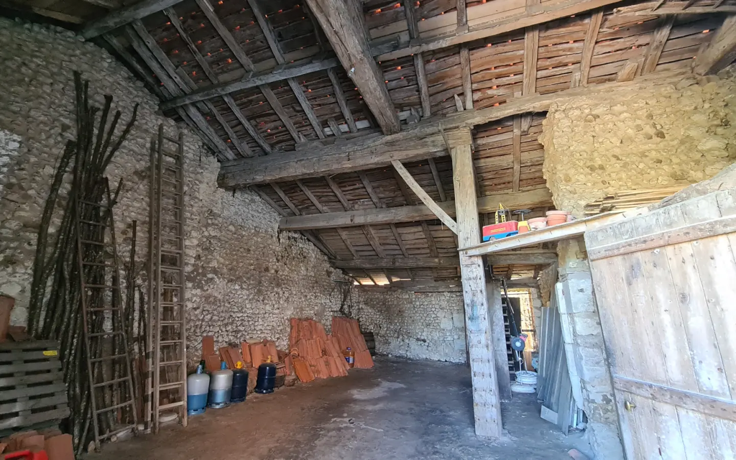 House Of 0 M² With Renovated Features In Village