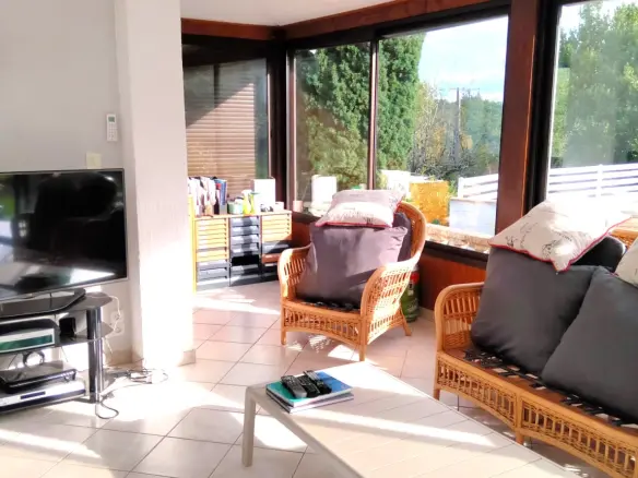 4-bedroom House In Val-de-bonnieure, France (170 M²)