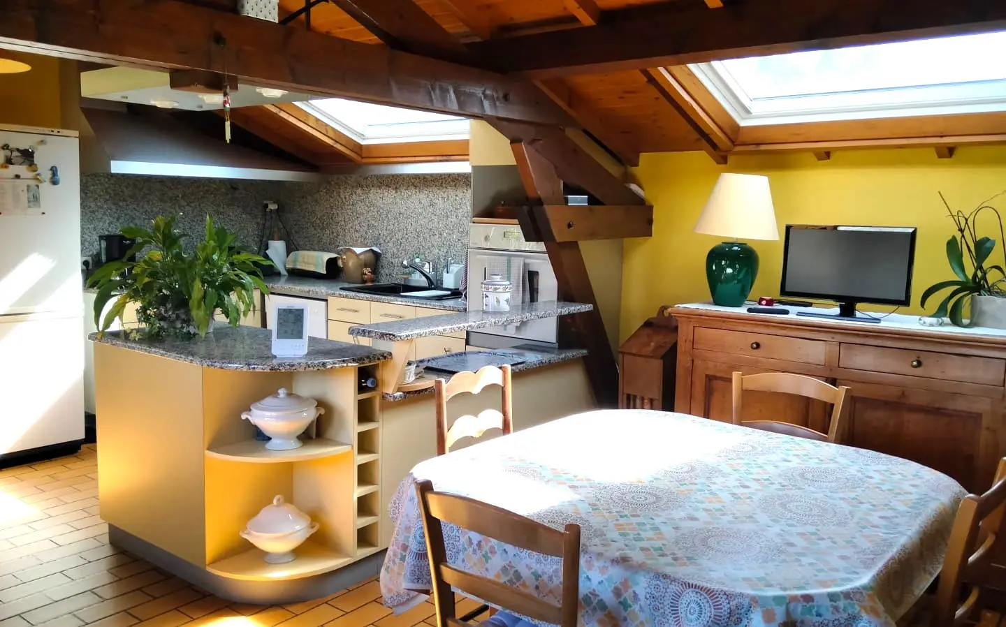 Stunning Historic Old Stone Mill, In The Heart Of A Village, Outbuildings, River Views – Lizant (vienne)