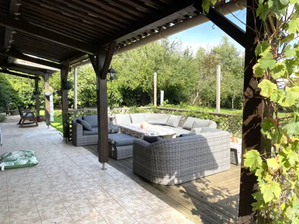 5-bedroom Country House In Lorigne, France (287 M²)