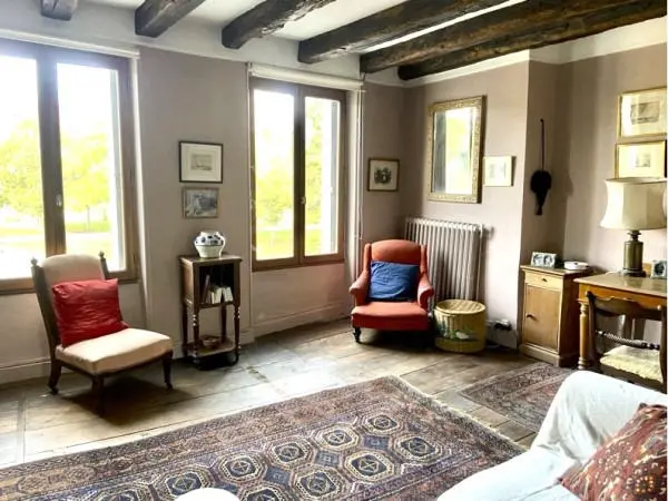 Character 4-bedroom Property Of 200 M² With Garden, Folly In Confolens