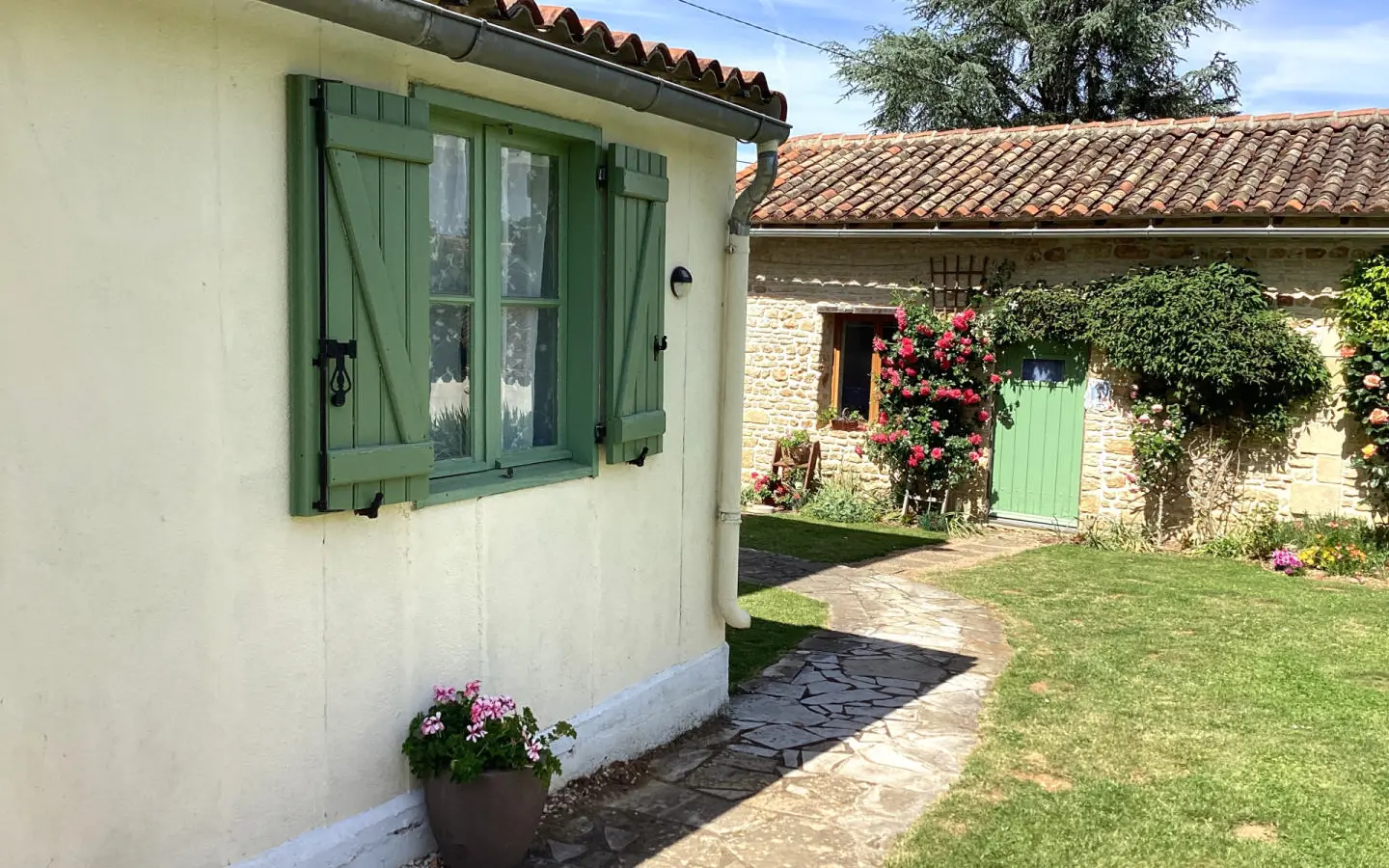 3-bedroom Village House In Lorigne, France (161 M²)