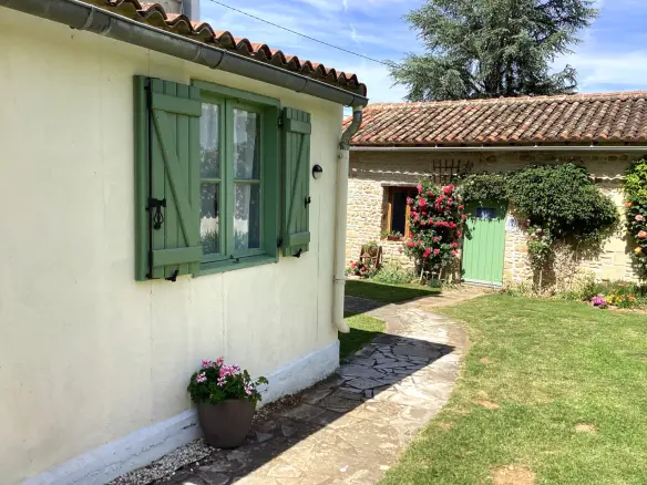 3-bedroom Village House In Lorigne, France (161 M²)