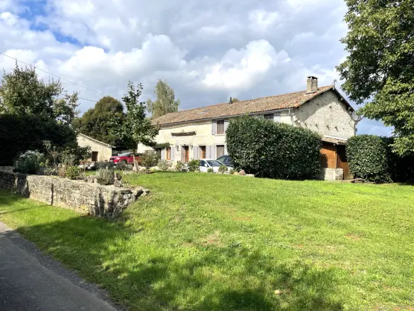 5-bedroom Country House In Lorigne, France (287 M²)
