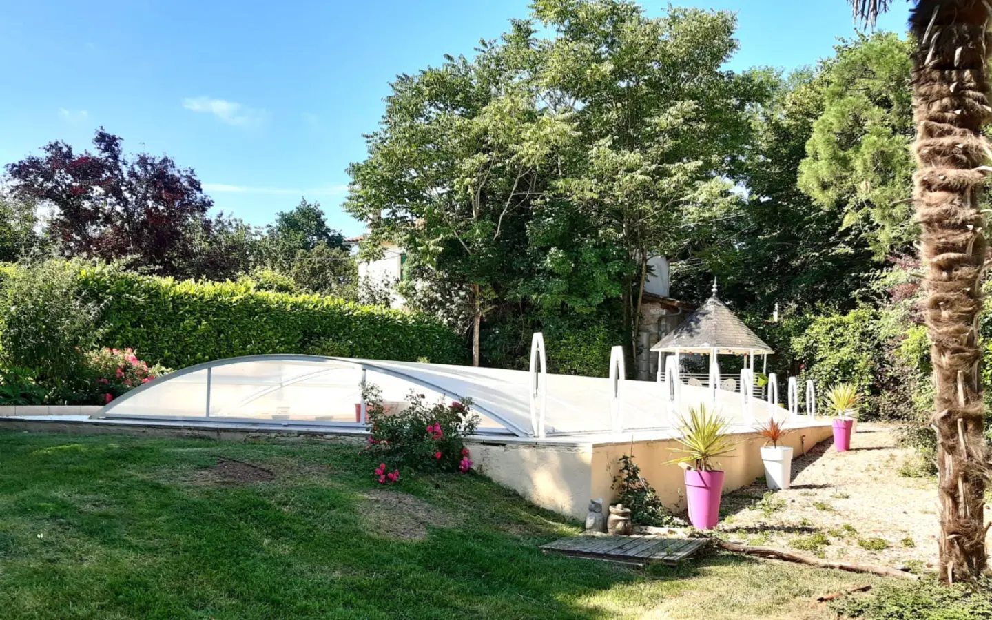6-bedroom Country House In Condac, France (242 M²)