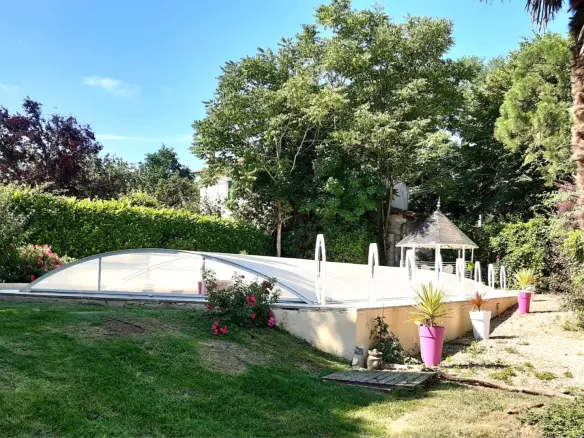 6-bedroom Country House In Condac, France (242 M²)