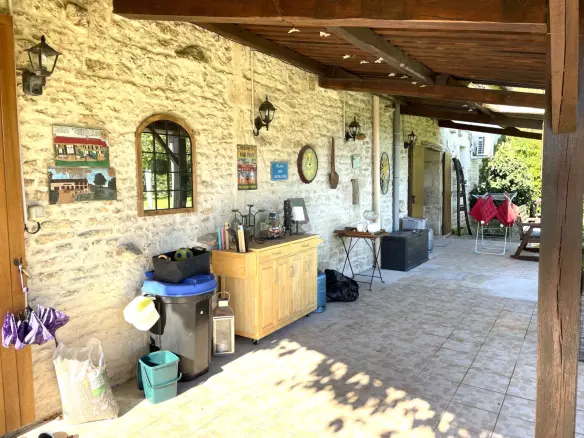 5-bedroom Country House In Lorigne, France (287 M²)