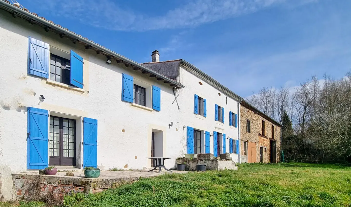 8-bedroom Country House In Labecede-lauragais, France (133 M²)