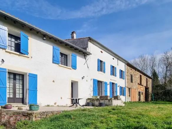 8-bedroom Country House In Labecede-lauragais, France (133 M²)