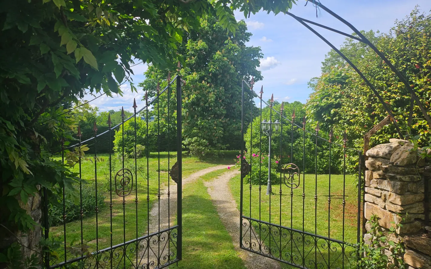 5-bedroom Country House In Saint-priest-les-fougeres, France (174 M²)