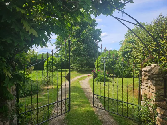 5-bedroom Country House In Saint-priest-les-fougeres, France (174 M²)
