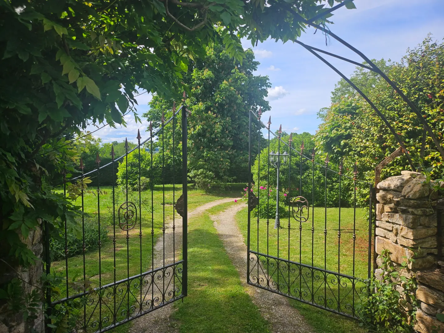 5-bedroom Country House In Saint-priest-les-fougeres, France (174 M²)