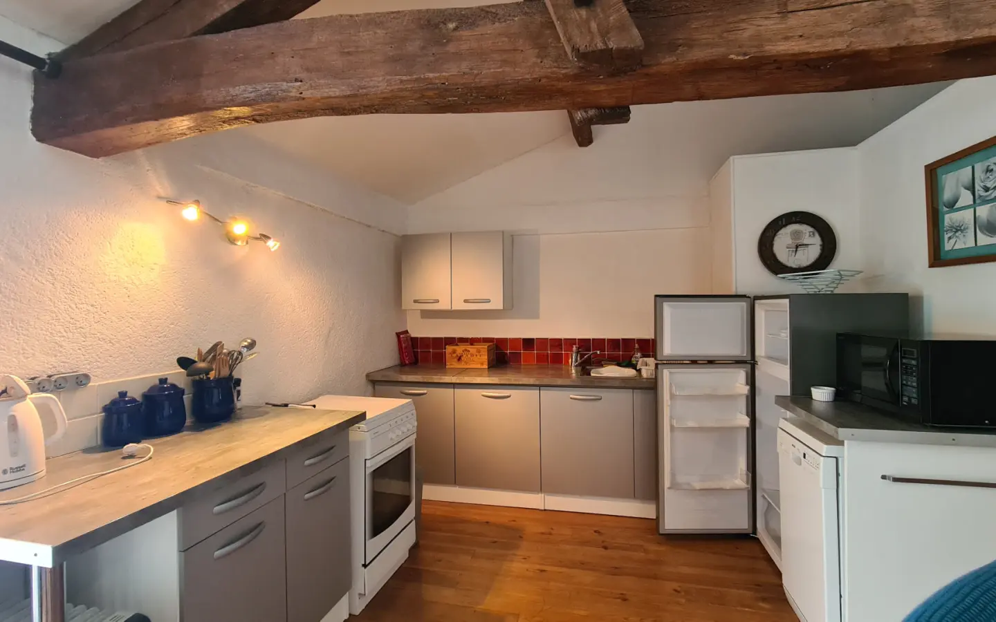 7-bedroom House In Saint-romain, France (198 M²)