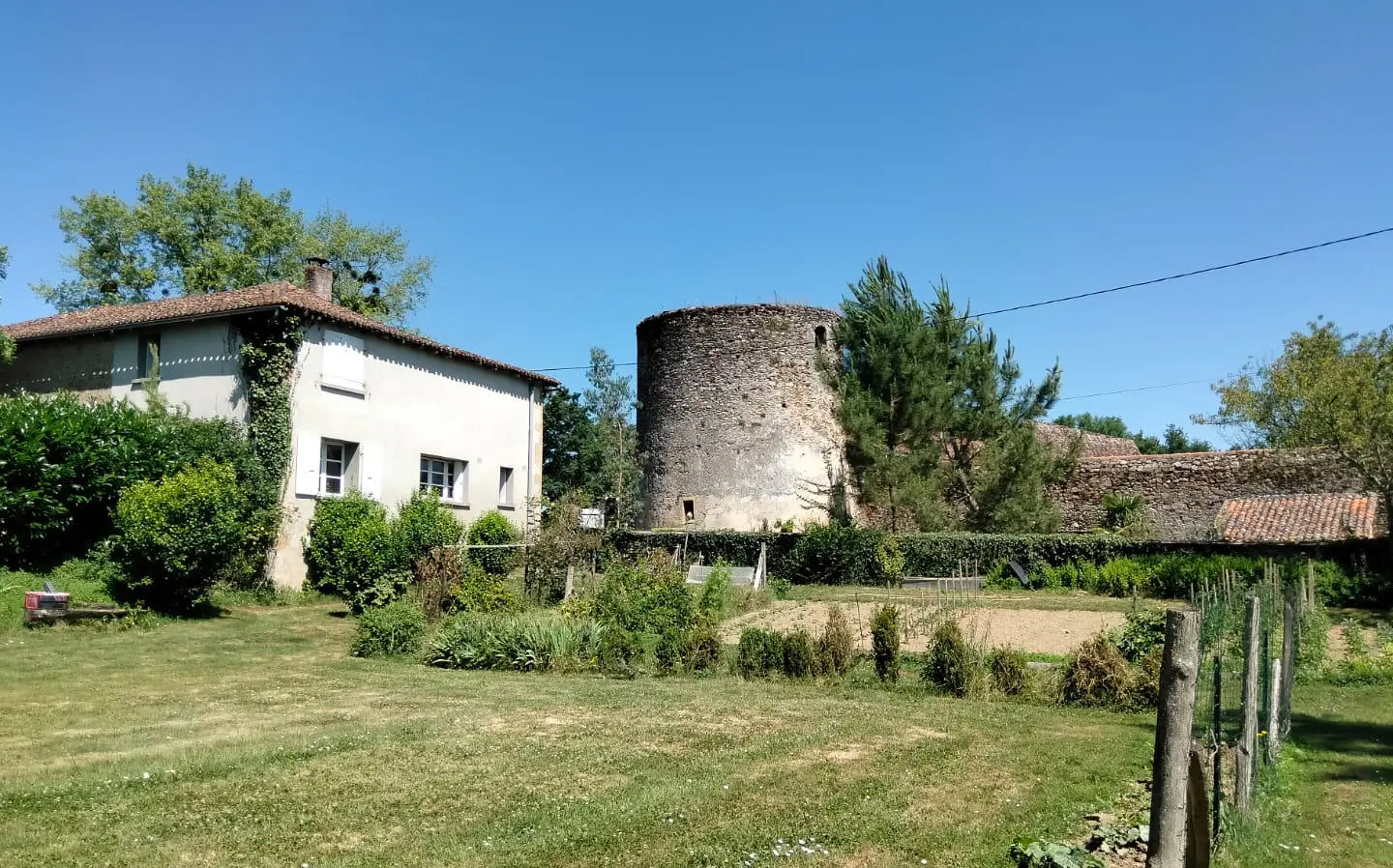 Historic Estate 15th Century, Revenue Potential, Guest Cottages, Outbuildings, 2.8 Ha