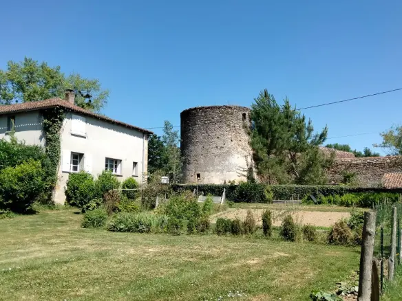Historic Estate 15th Century, Revenue Potential, Guest Cottages, Outbuildings, 2.8 Ha