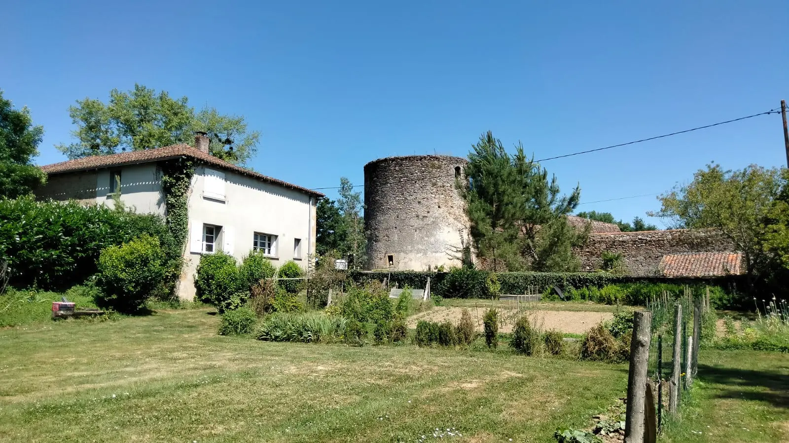 Historic Estate 15th Century, Revenue Potential, Guest Cottages, Outbuildings, 2.8 Ha