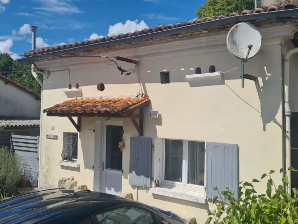 House Of 2 M² With Modern Comfort And Convenience Near Chalais