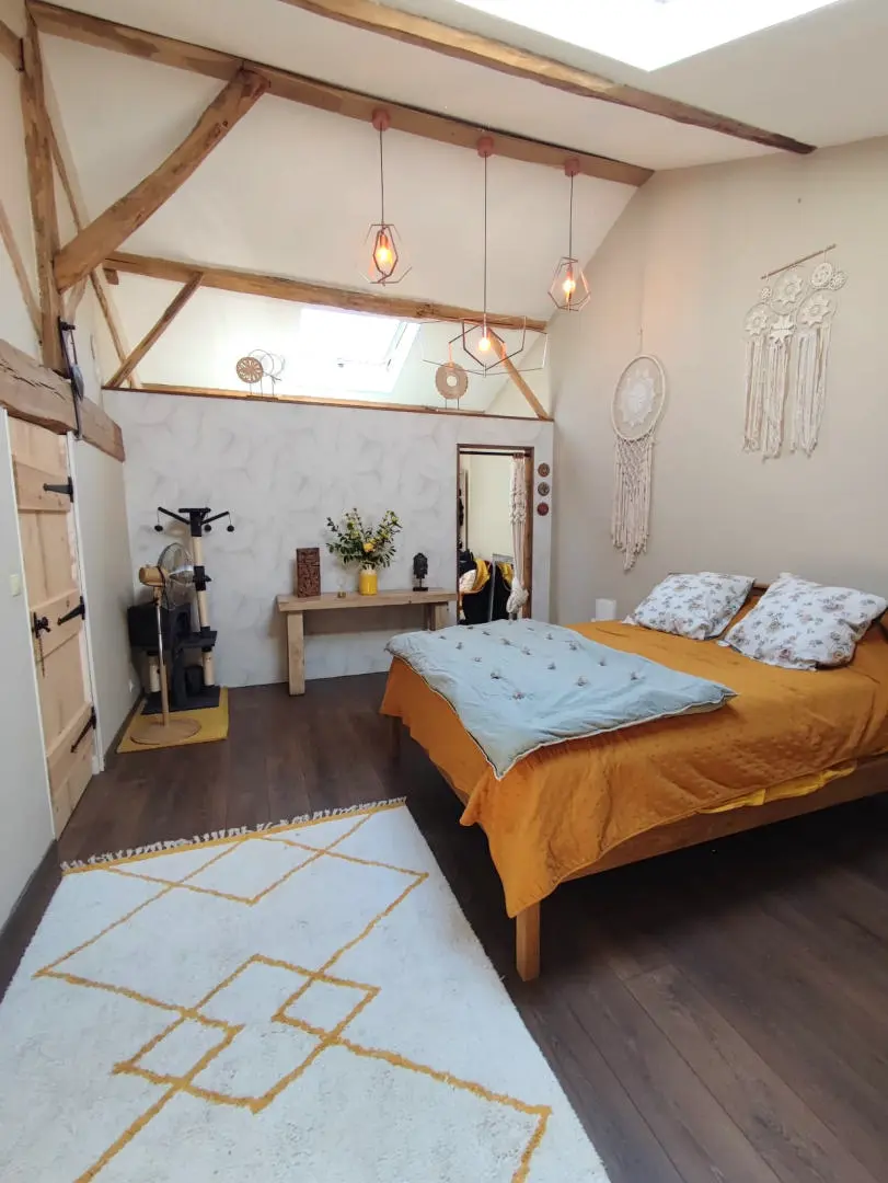 Apartment Of 100 M² With 4 Bedrooms, 2 Bathrooms, Garden, Close To Shops In Nieuil, Charente