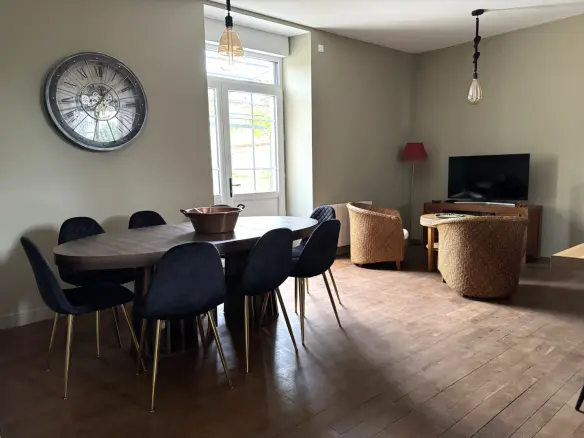 7-bedroom Maison De Maitre In Usson-du-poitou, France (287 M²)