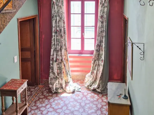 6-bedroom Village House In Trausse, France (260 M²)