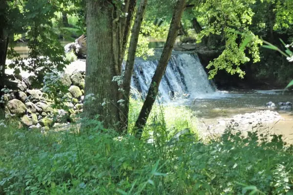 House Of 100 M² With 4 Beds, Riverside, Outbuildings, Views In Old Mill